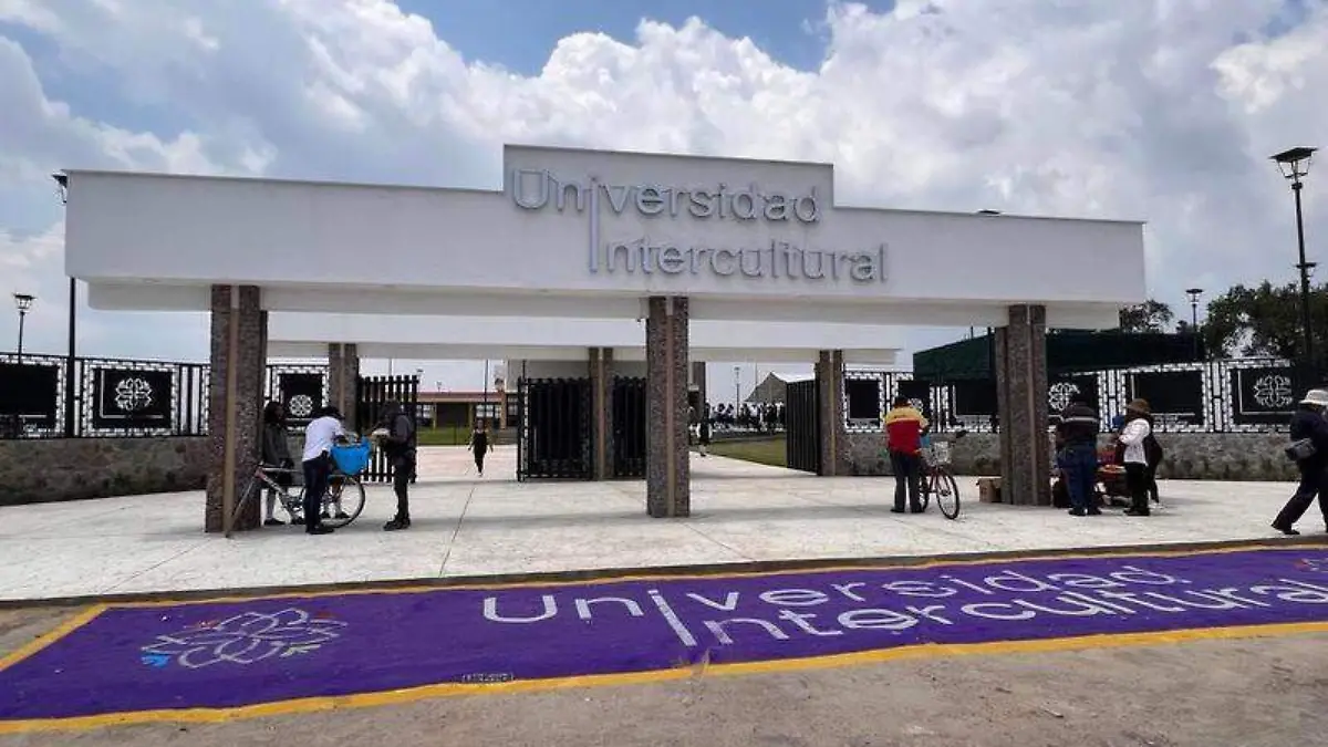 plazas universidad unicultural